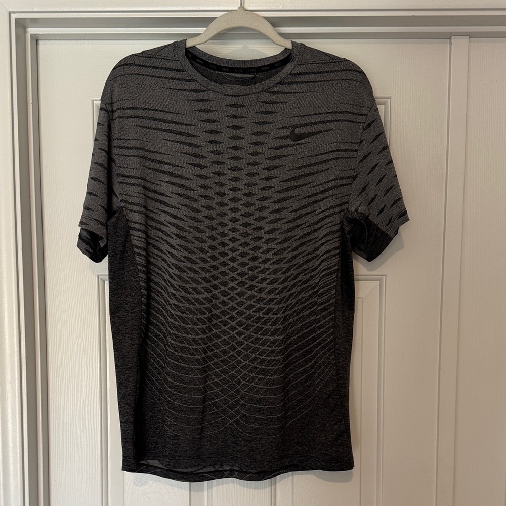 Nike Men's Gray Dri-Fit Tee